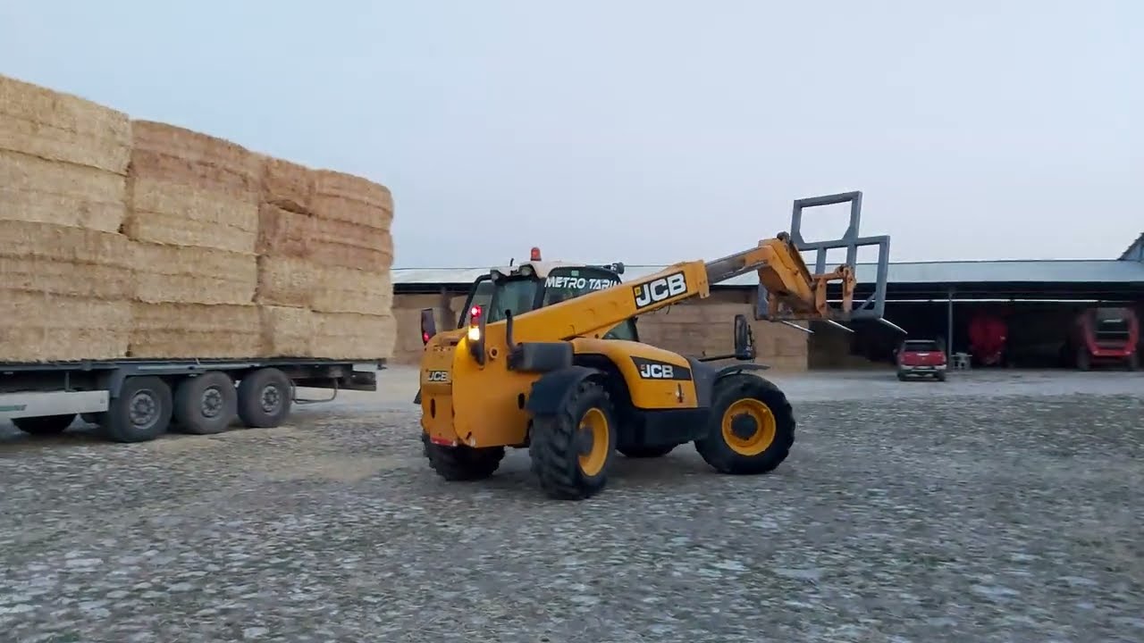 Tırdan Büyük Saman Balyası İndirme JCB 531-70 Telehandler Manitou || Çiftlik Hasat İşleri