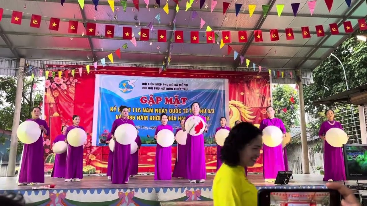 Tôn vinh phụ nữ Việt Nam