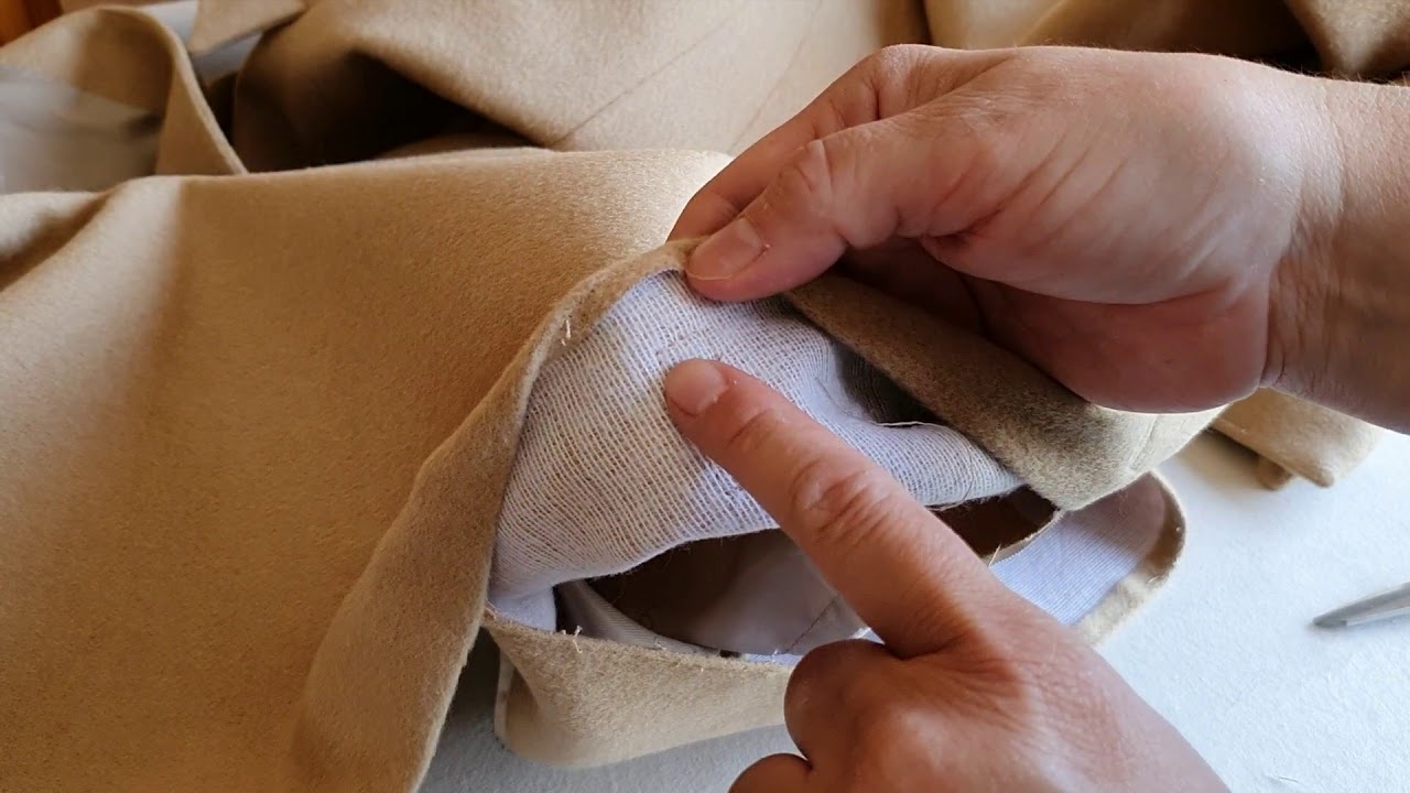 Ojales de vivos en un abrigo