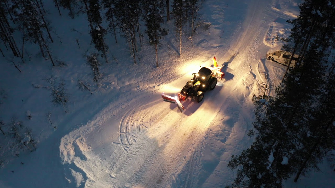 FMG NAH350 snow plough cleaning parking place