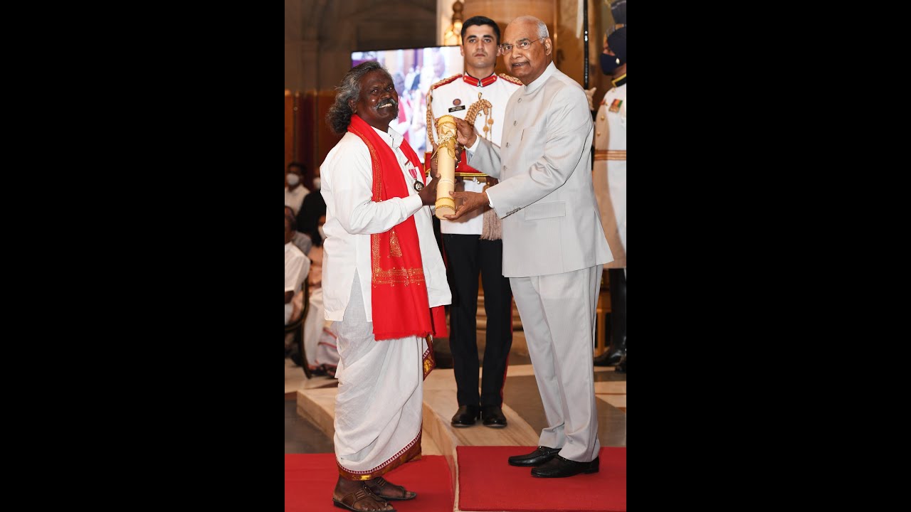 President Kovind presents Padma Shri to Shri Darshanam Mogulaiah for Art.❤#shorts #padmashri