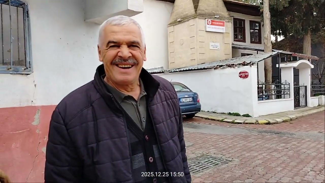 SOFULAR MAHALLESİ GELENEKLERİ YAŞATIYOR.ÜÇ AYLARIN BAŞLANGICINDA ŞEKER GOFRET DAĞITMAK.