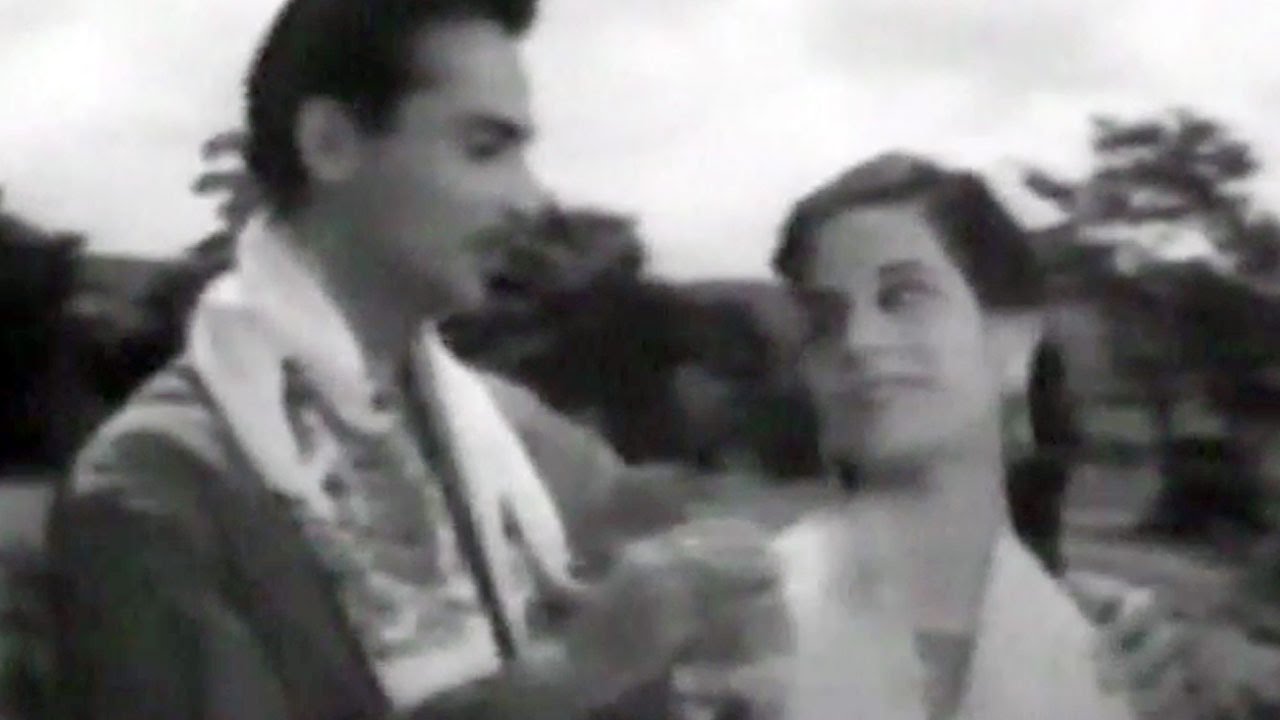 Bagha Na Chalato Ha Vara, Asha Bhosle - Baykocha Bhau Romantic Song