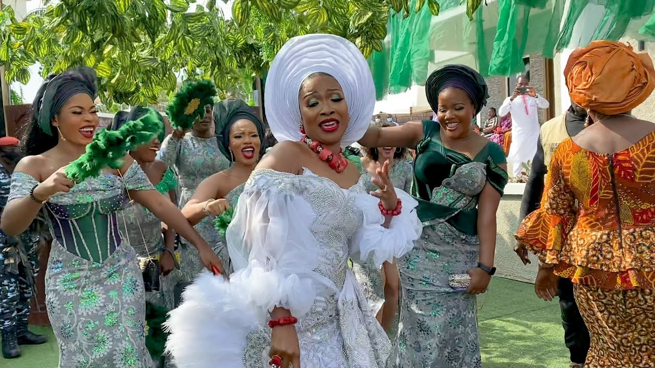 This Traditional Wedding Broke The Internet! #TheDrsEze
