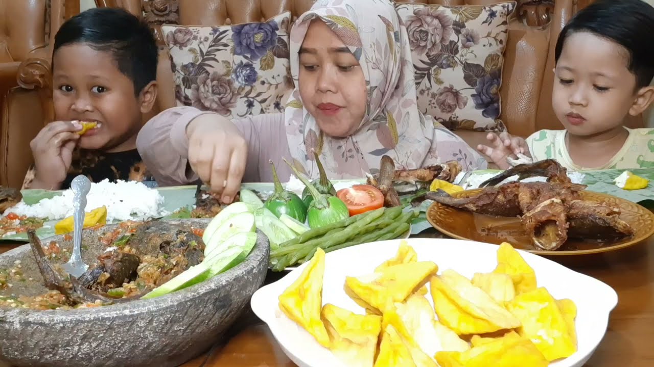 MUKBANG LELE GEPREK SAMBEL PECAK!!!PEDES MANTAP🔥