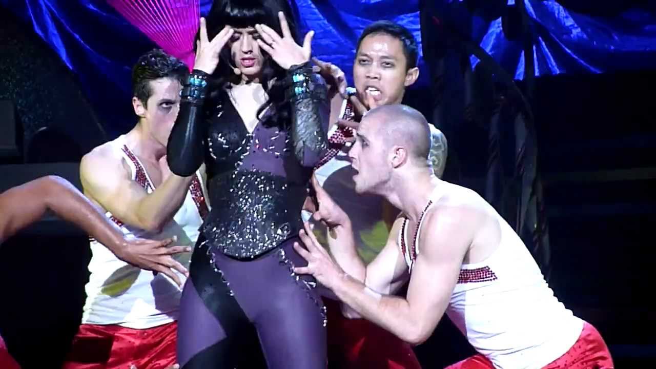 Katy Perry - E.T (LIVE) Sydney 2011