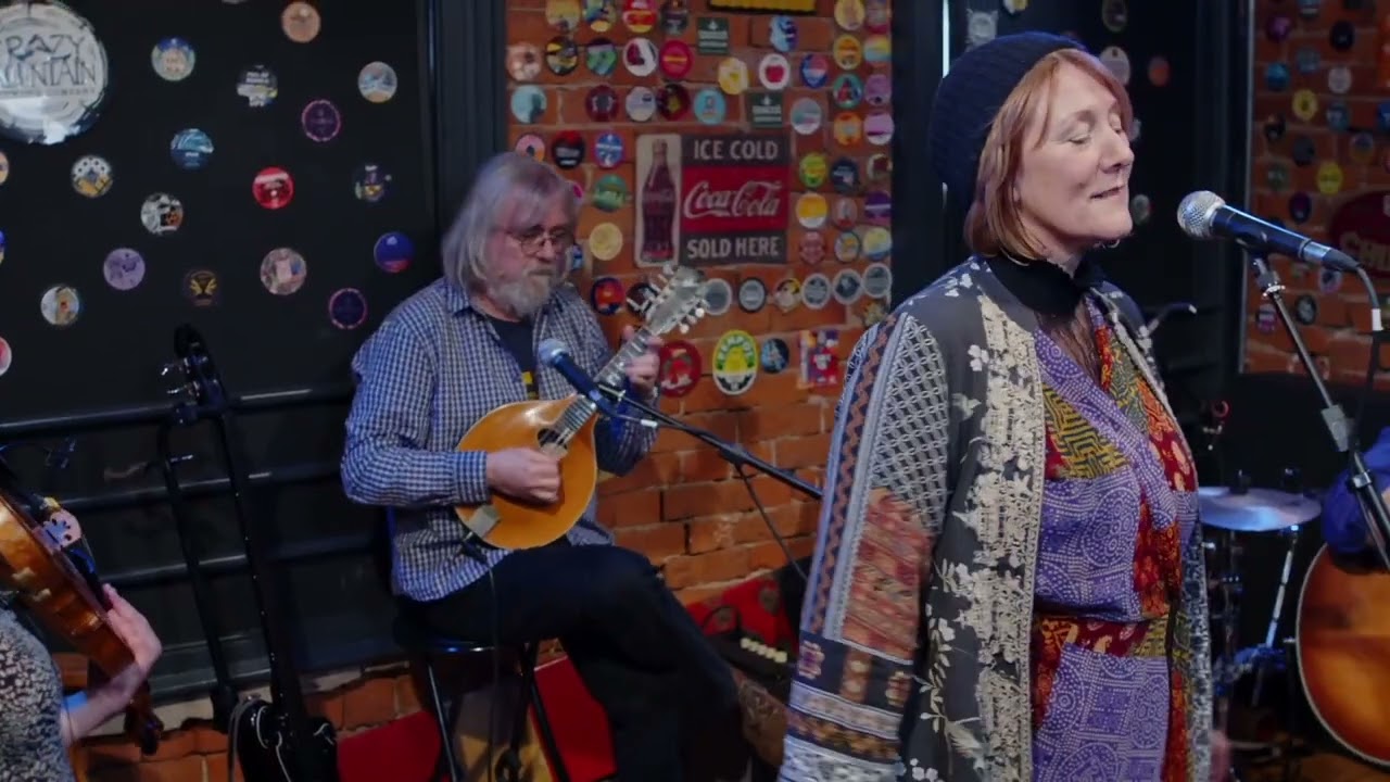 Virginia Kettle's Rolling Folk Sailing On The Inside/