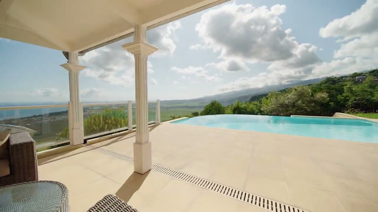 A VENDRE - Les Hauts de Saint-Paul - La R&eacute;union - Villa vue mer panoramique - 220m2 - Terrain 1200m2