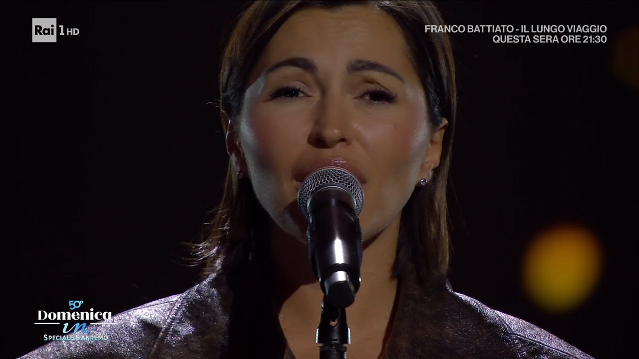 Serena Brancale canta 