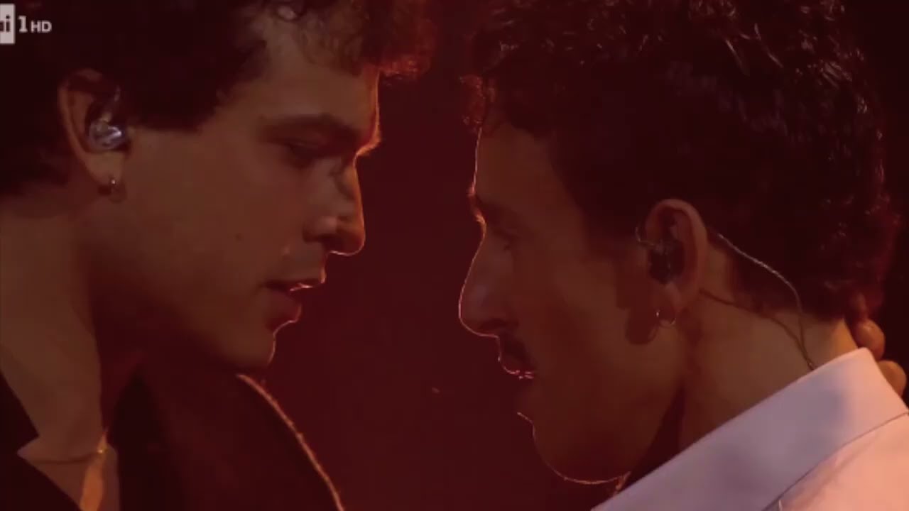 Aiello e Leo Gassmann svelano perché non si sono baciati a fine esibizione