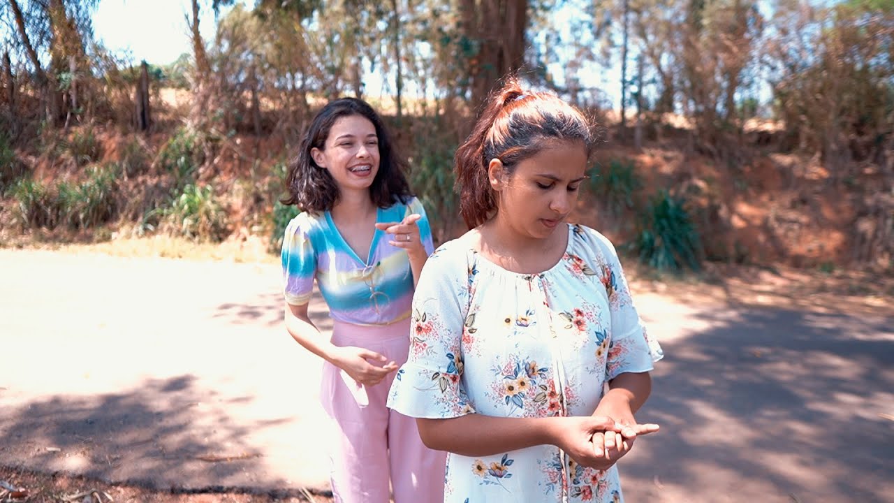Mulher menospreza casal de simples Mas algo surpreendente Acontece