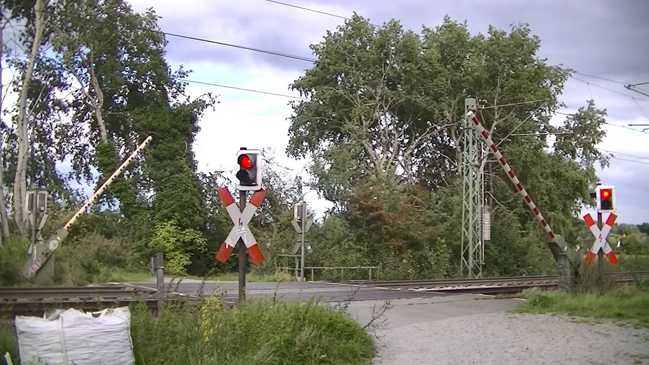 Spoorwegovergang Bremen (D) // Railroad crossing // Bahnübergang