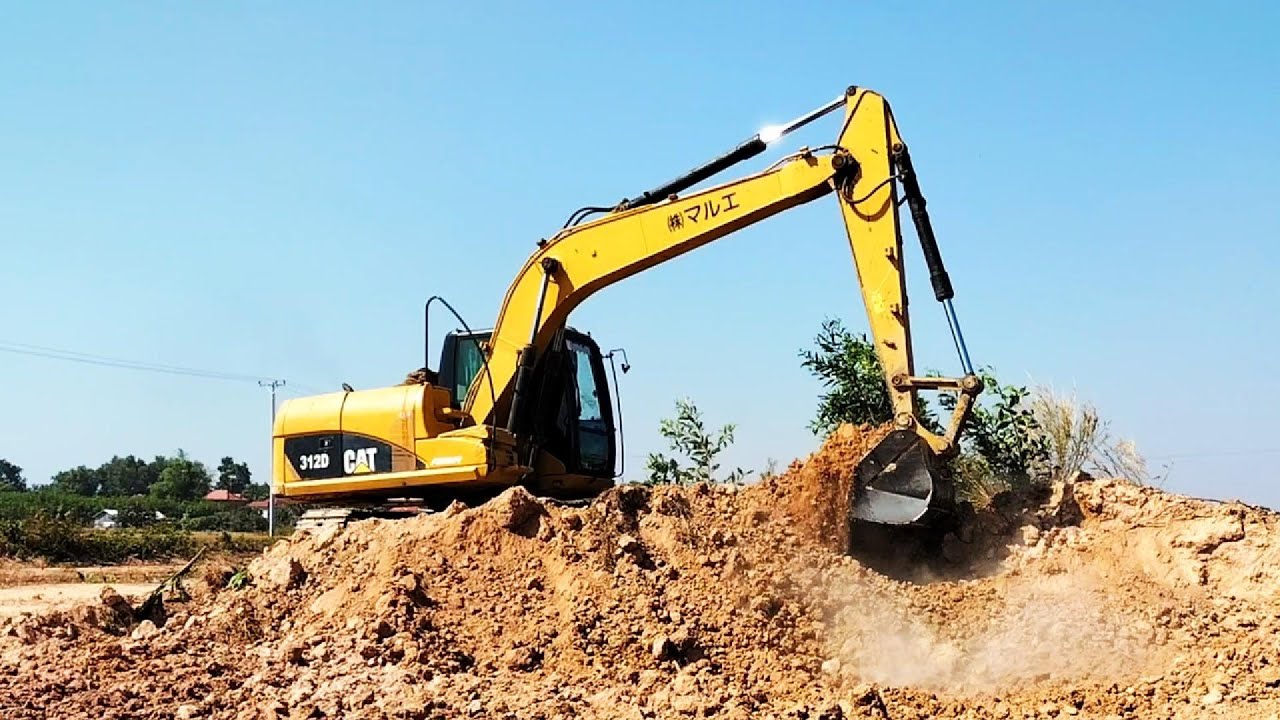 Excavator & Dump Truck Teamwork | Amazing Earthmoving Machines