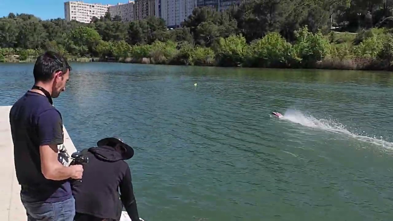 Un BATEAU RC d’égoïste ? Traxxas DISRUPTOR : à plusieurs ça se complique (pack 2)