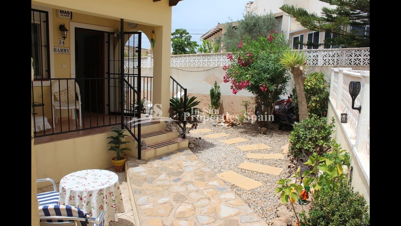 FOR SALE REF12125 *REDUCED* VILLAMARTIN AREA, Ground Floor Corner Apt, 2 bed, 1 bath, Pool. €110000