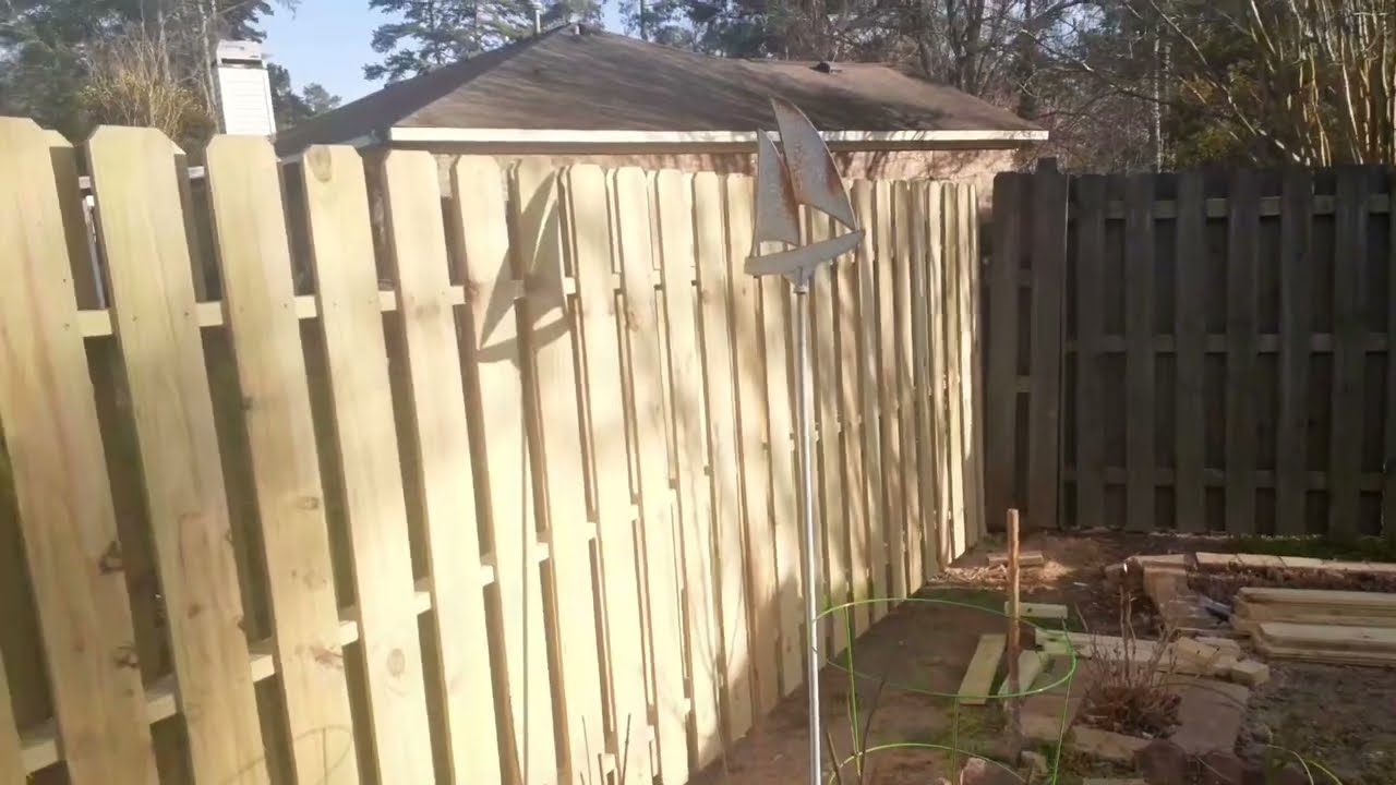 shadow box fence, setting gap with flat horizontal  2X4's