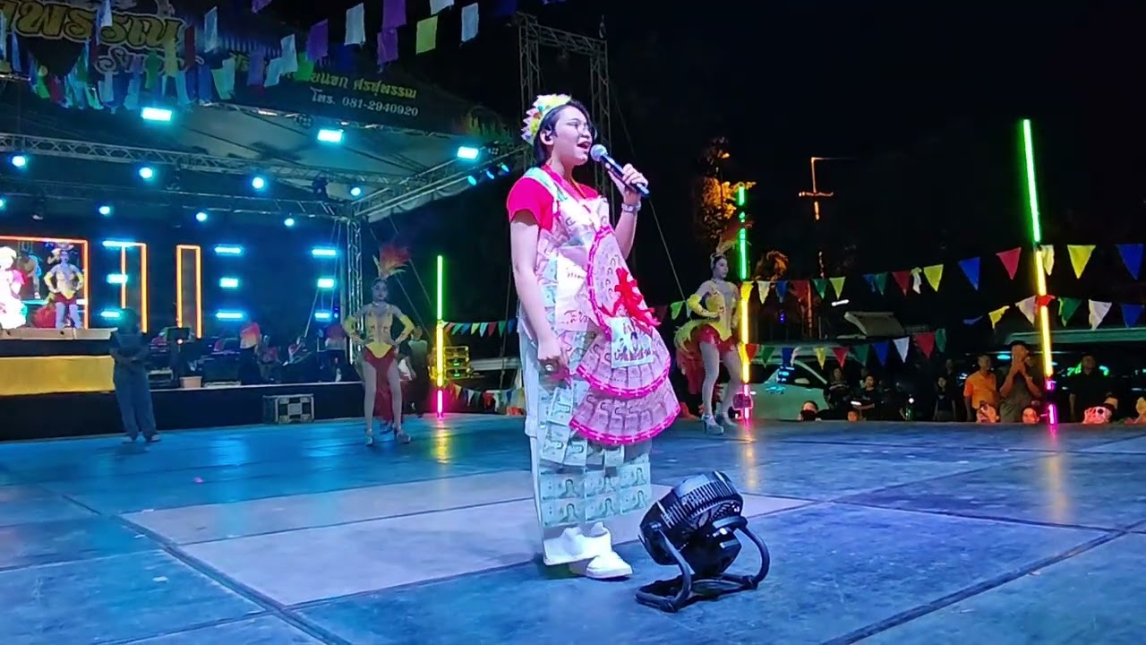 ส้มตำ  ต้นข้าว สุปรียา งานประจำปีวัดบางภาษี บางเลน นครปฐม