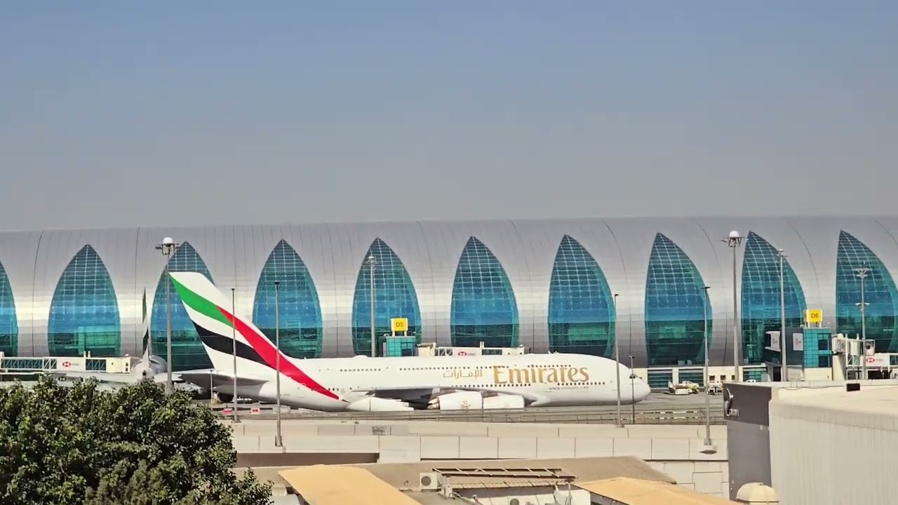 Dubai Metro DXB Airport view 😍Metro window view ✨ Dubai Airport looks unreal 🔥 DXB Airport seen from
