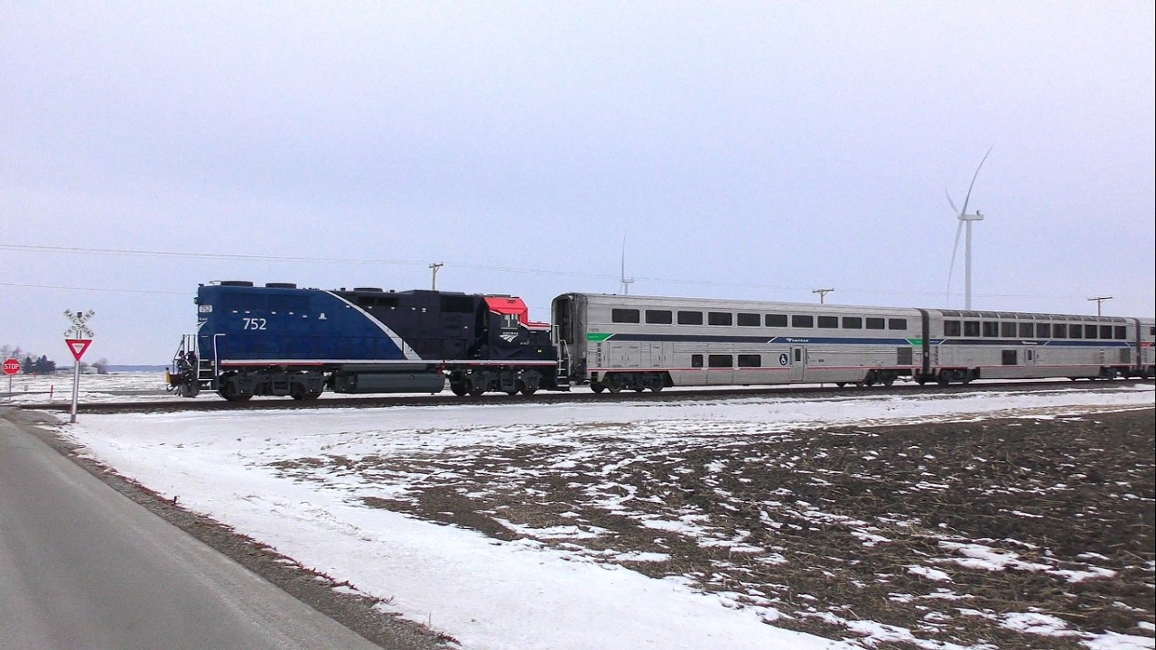 CSX P051 (AMTK 51) w/ AMTK 376, DOTX 221, AMTK 518, AMTK 23, AMTK 752, & New Phase VII Superliners)