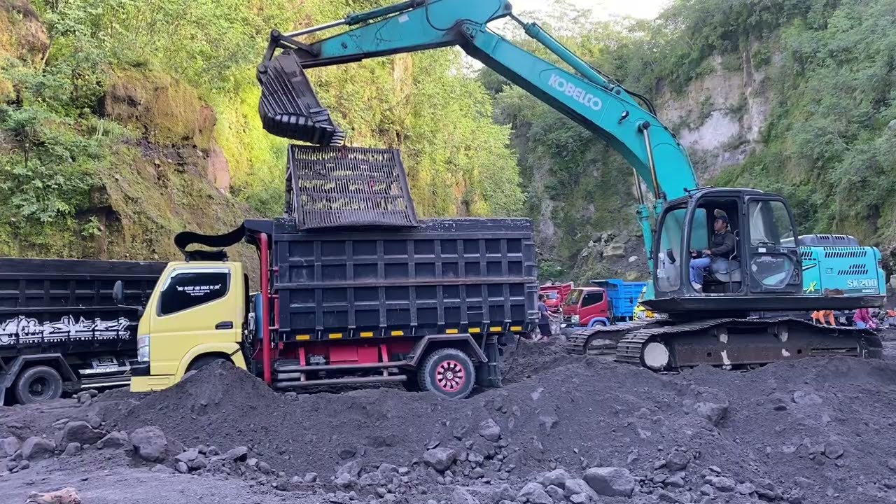 Excavator digging sand part 24
