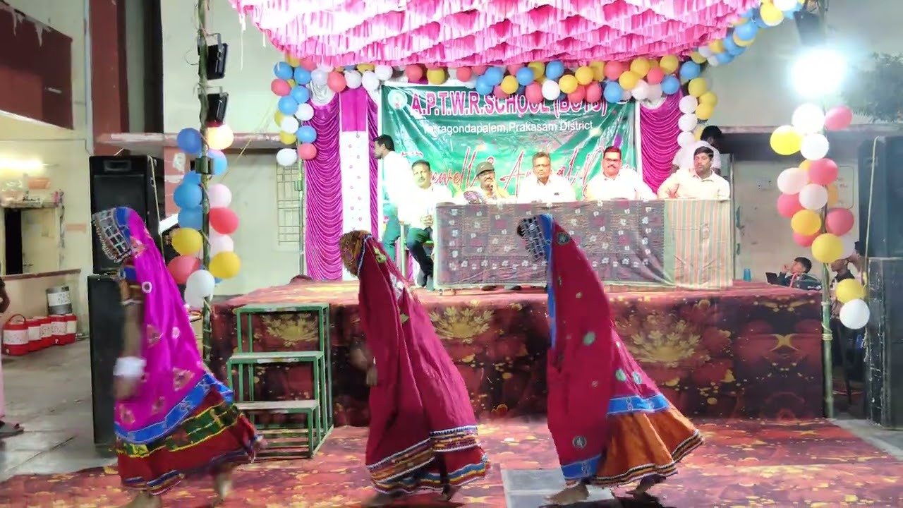 Wonderful dance by 9th class ( banjara) 
