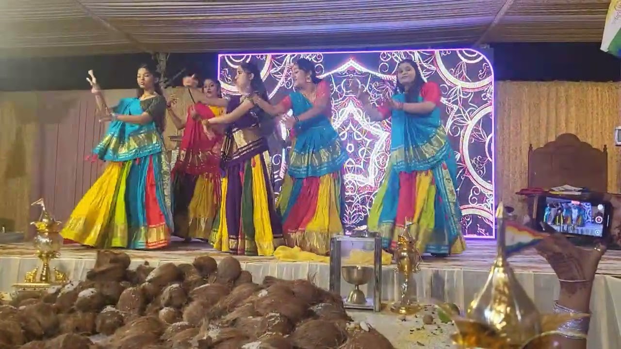 Beautiful dance on jain bhajan #jain #manglacharan #dance #youtubeshorts #youtubevideos #jainism #yt