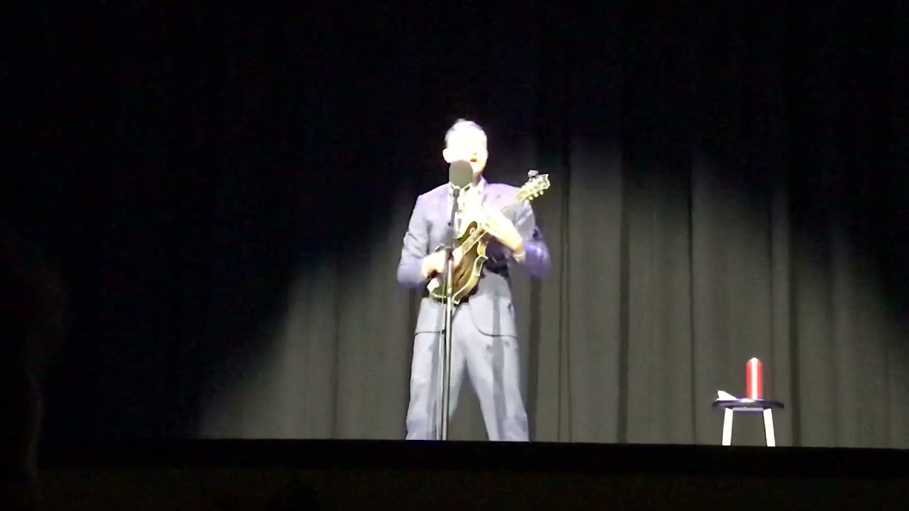 Chris Thile plays Toxic by Britney Spears - Nashville, IN - 10.03.2021