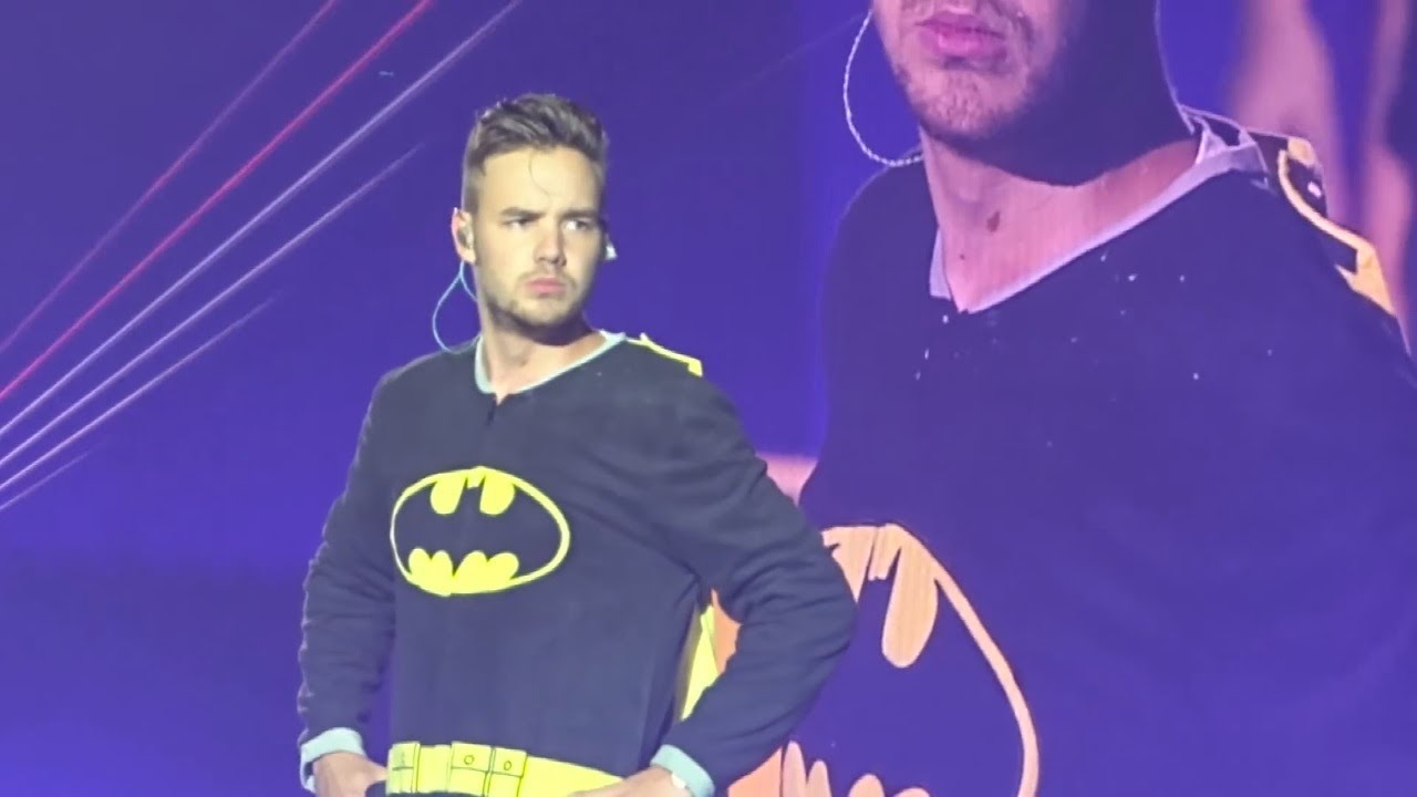WHEN ONE DIRECTION DRESS UP ON STAGE