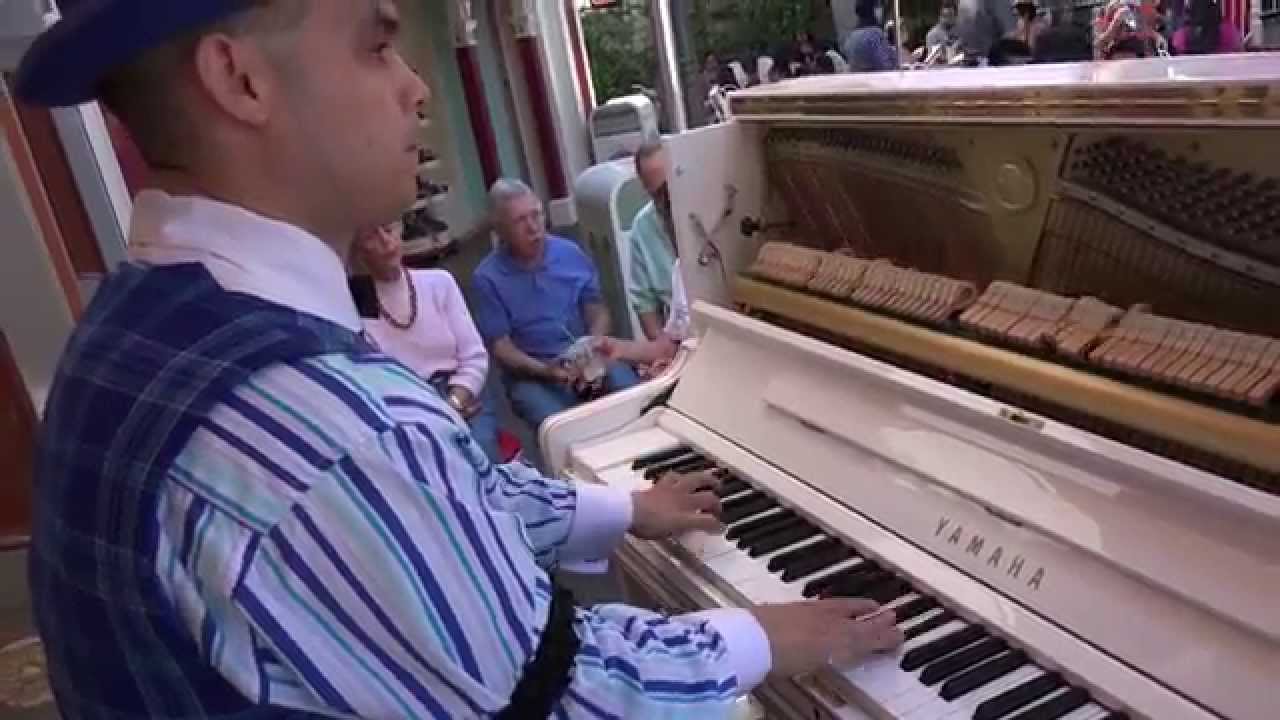 RAGTIME ALAN THOMPSON JR on PIANO AT DISNEYLAND 4K 2160p