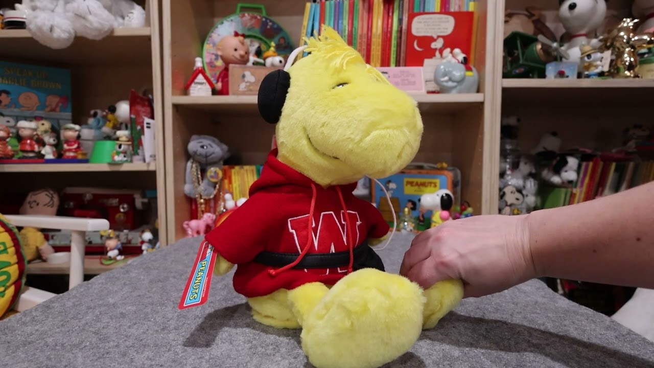 Jammin' with Woodstock! Peanuts Animated Plush| CollectPeanuts.com