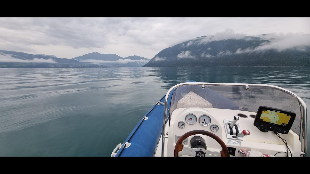 RIB boat tour. RIB båt fjordsafari. Hjørundfjorden, Storfjorden.