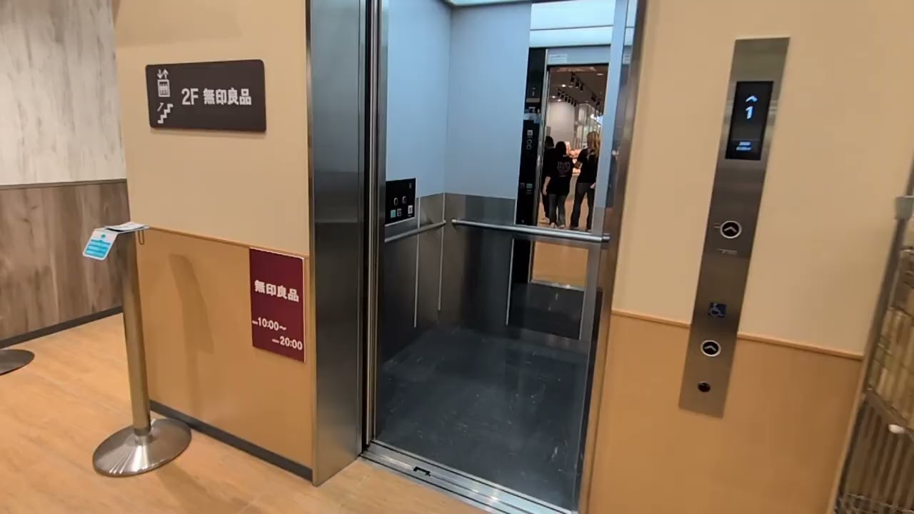 ヨークベニマル 古河店　エレベーター