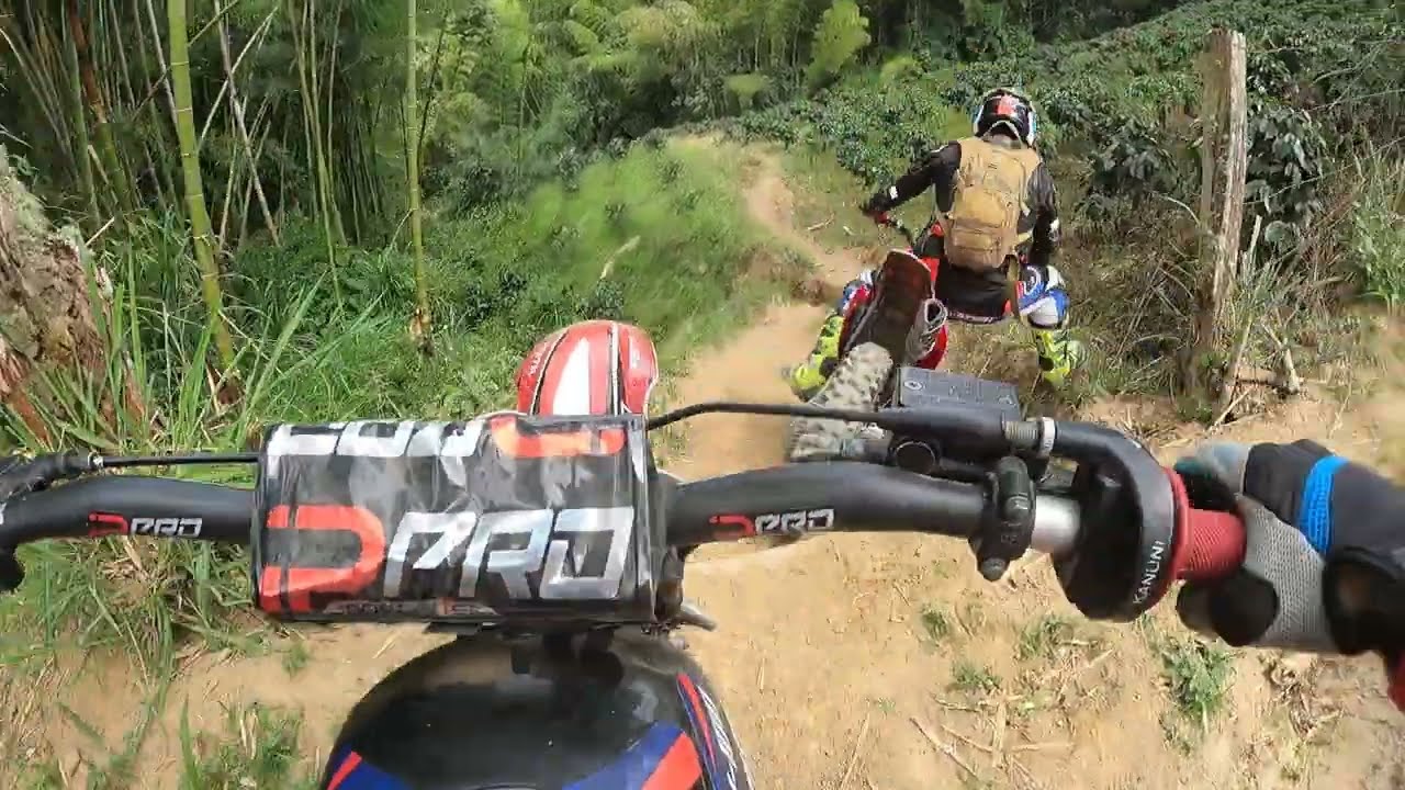 una ruta muy divertida en mí AX100 adecuada para enduro.