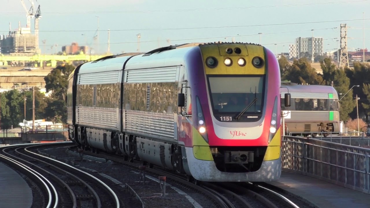 Morning peak at the North Melbourne flyover - Melbourne Transport
