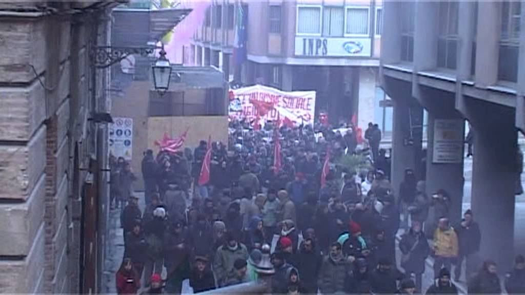 Teramo corteo Azione Antifascista, oltre 1000 partecipanti