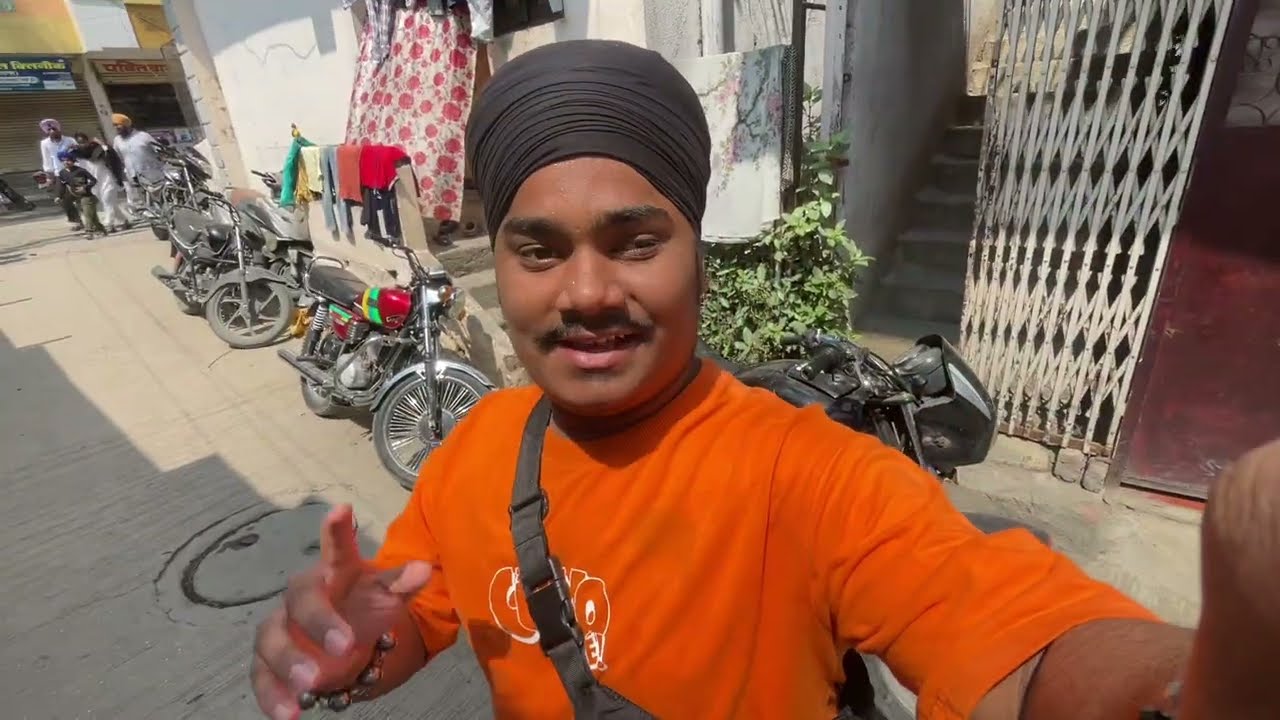 Finally hum ghar sa nikal chuka haiii..🥰 or is gurudwara per langar ma mutten mila..😱