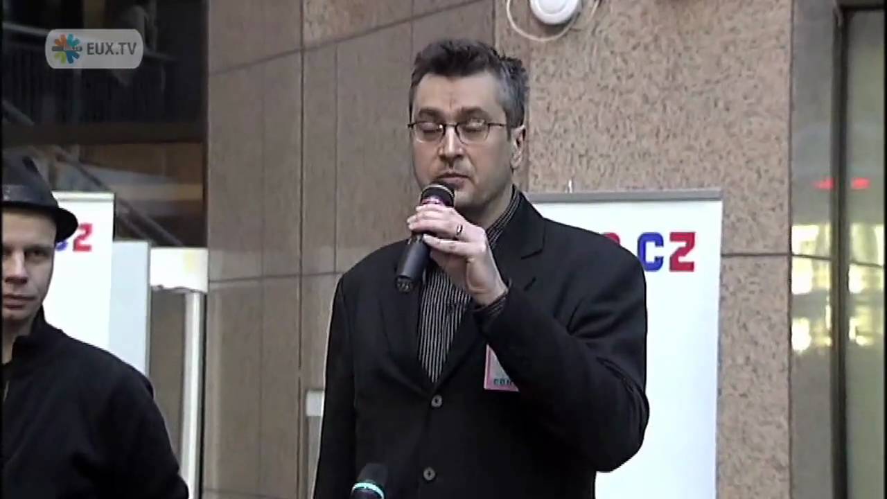 Entropa: Презентация спорной чешской художественной работы.