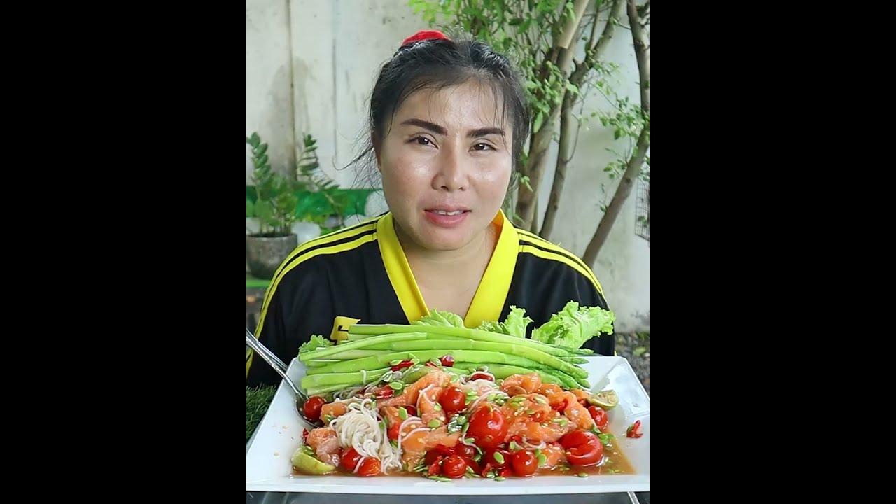 ตำแซลม่อนใส่เส้นขนมจีนนัวๆบามเที่ยง | แพทตี้ กินแบบสไตล์บ้านๆ