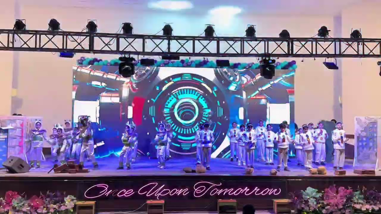 Aliens Vs Robots - Dance Battle 