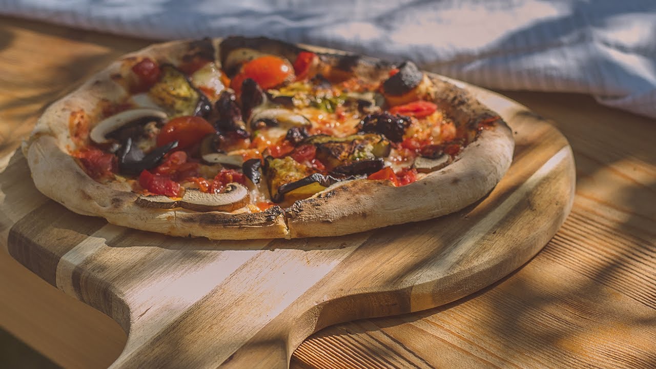 How to use a Wood Fired Pizza Oven AND maintain a high temperature  - By Dellonda