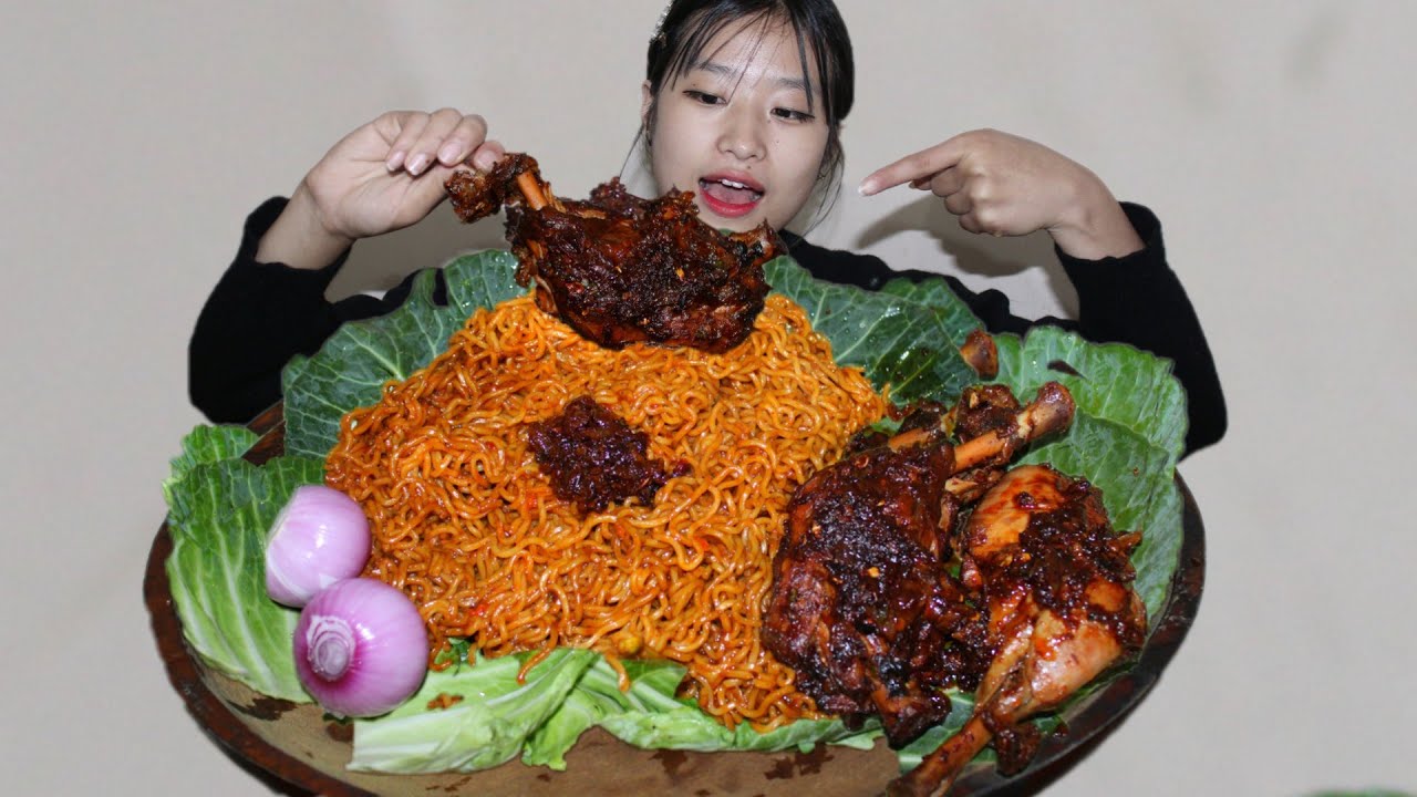 Spicy Chicken With Noodles & Onions | #mukbang