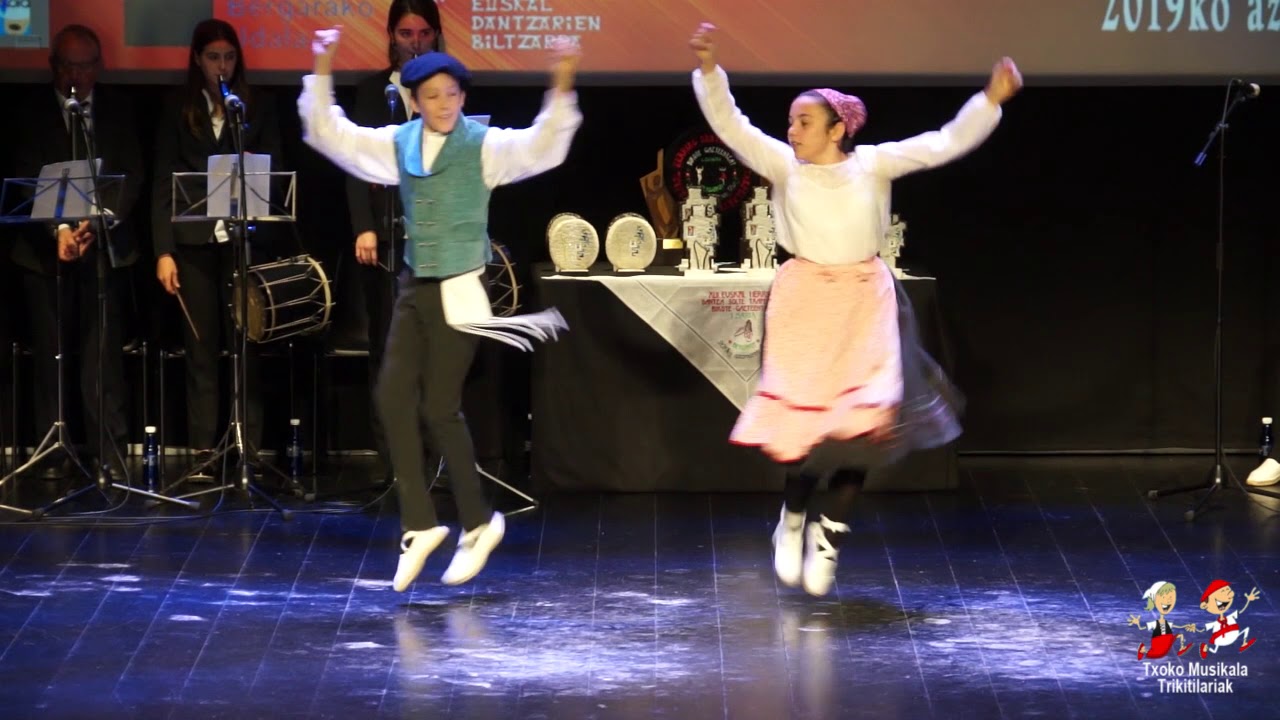 201911170110 Laia Barona eta Aratz Asteasu dantzariak