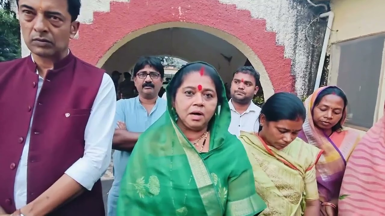 MLA ANUBH MUNJARE standing with MLA VIVEK PATEL