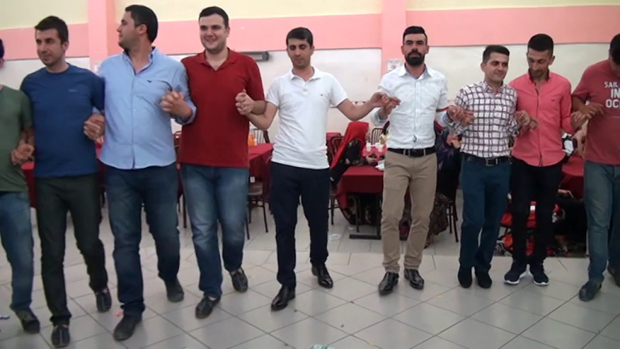 Yeni ÇiftLere MutLuLukLar DiLeriz..