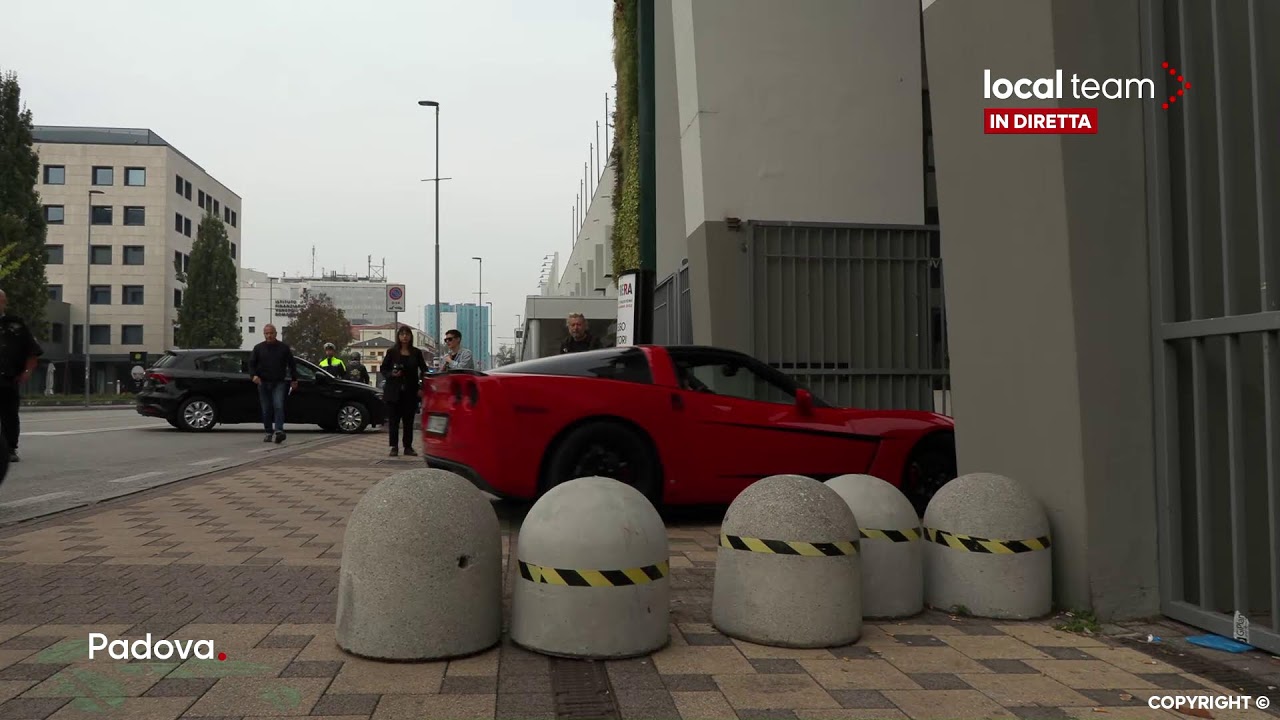 LIVE Padova, attivisti clima Ultima Generazione intervengono su evento Tuttinfiera diretta video