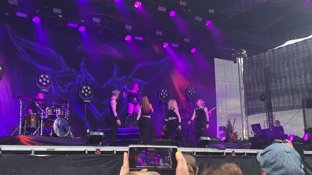 BESS - Sammumaton live Suomipop Festivaali 2024 Jyväskylä