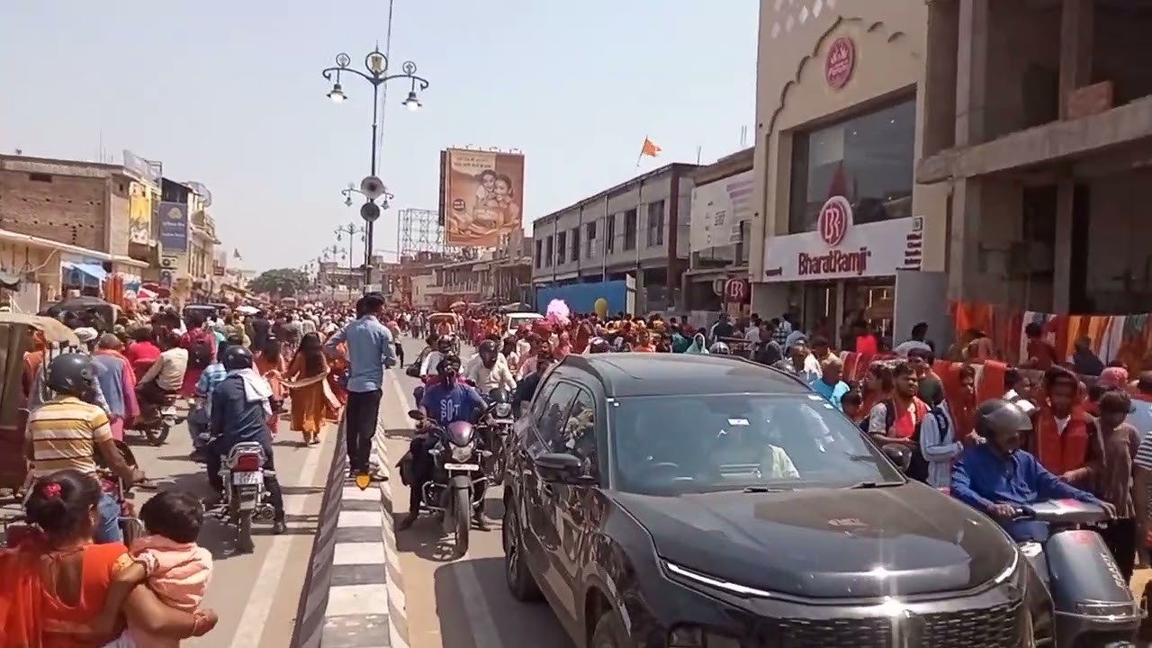 Huge Rush at Ayodhya Ram Mandir Main Gate
