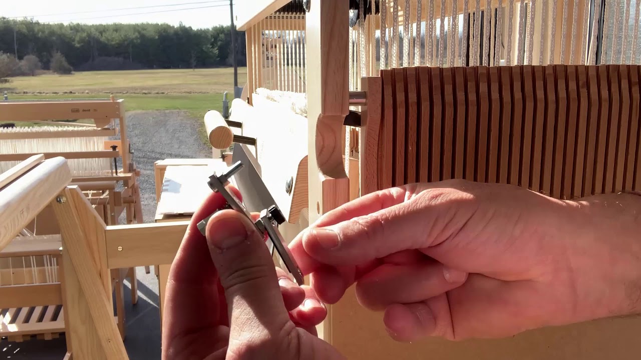 How to Install your Lou&euml;t Electronic Dobby