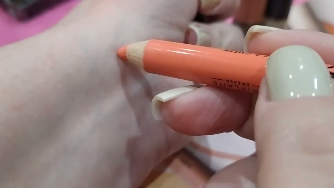 Карандаш 3 в 1 для глаз, губ и щек OnColour Oriflame 40967, 40968, 40969, 40970