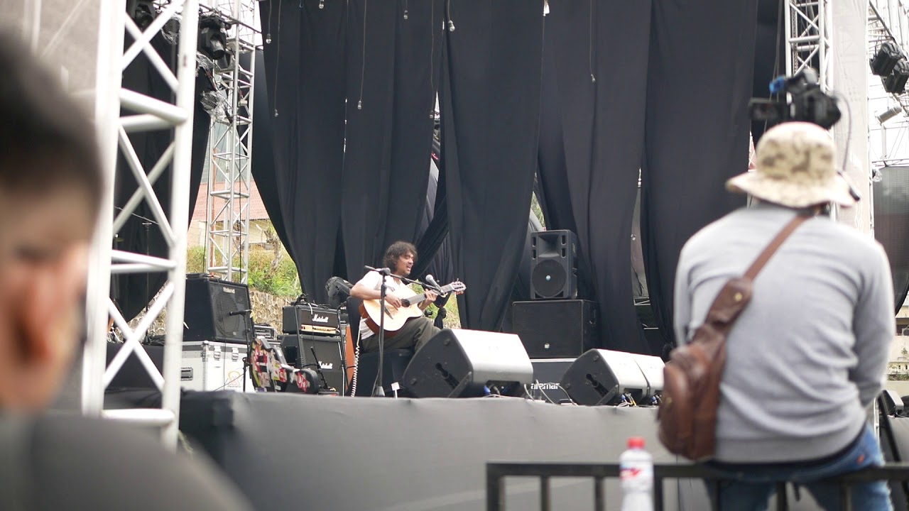 Jason Ranti - Bahaya Komunis (live at Folk Music Festival 2018)